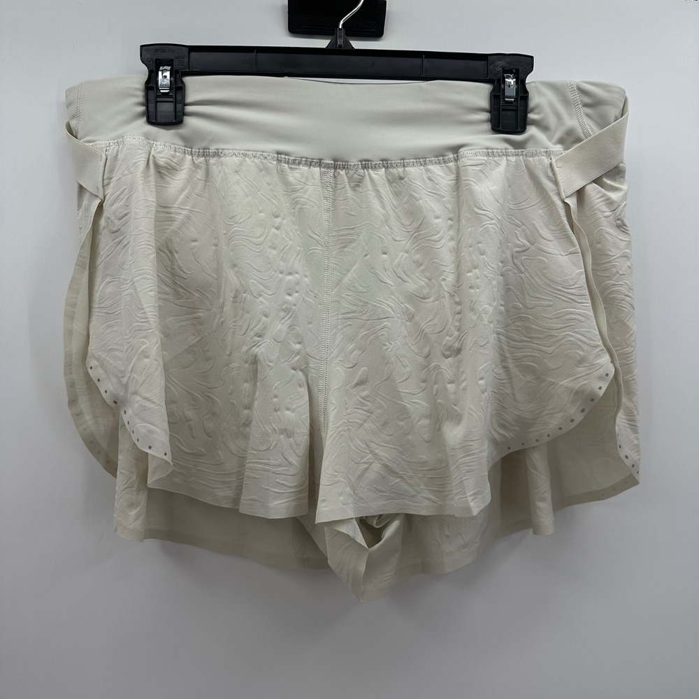 Lululemon Fast And Free High-Rise Short‎ 2" Airflow in Emboss Bone Size 12
